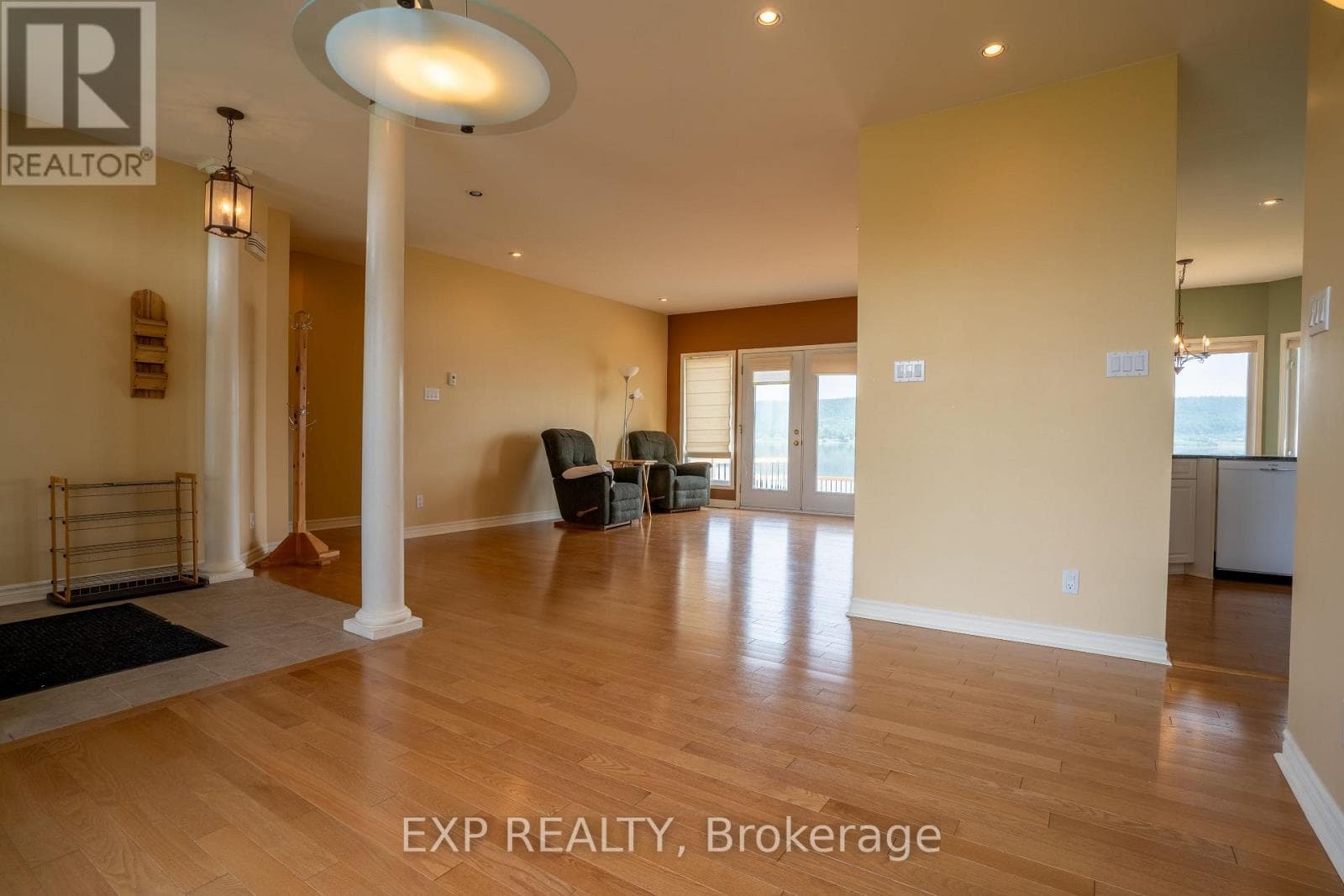 Single Family at 15 Rue Haute Rive Street, Alfred and Plantagenet, Ontario - Photo 4 - RE/MAX Garden City Realty