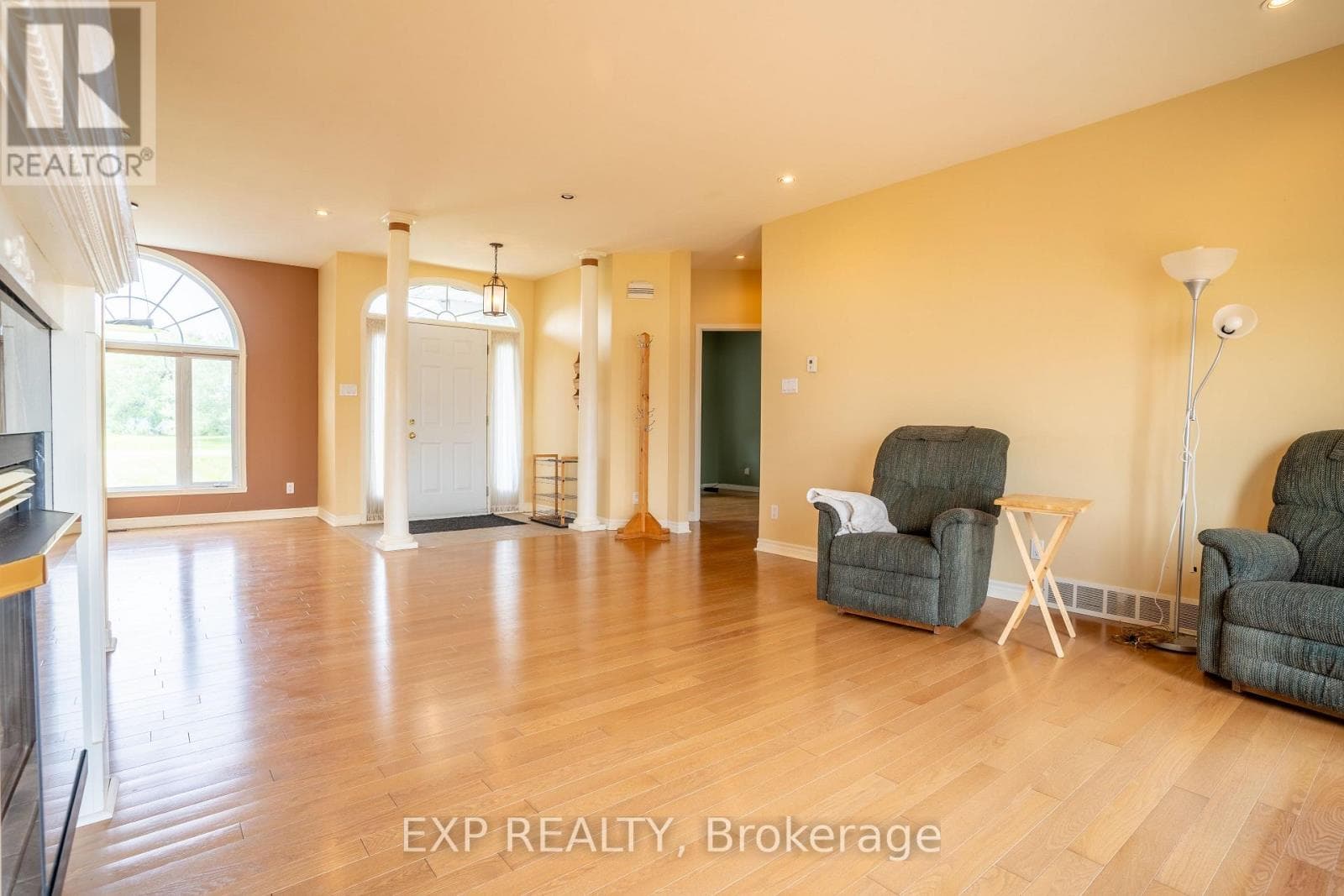 Single Family at 15 Rue Haute Rive Street, Alfred and Plantagenet, Ontario - Photo 7 - RE/MAX Garden City Realty