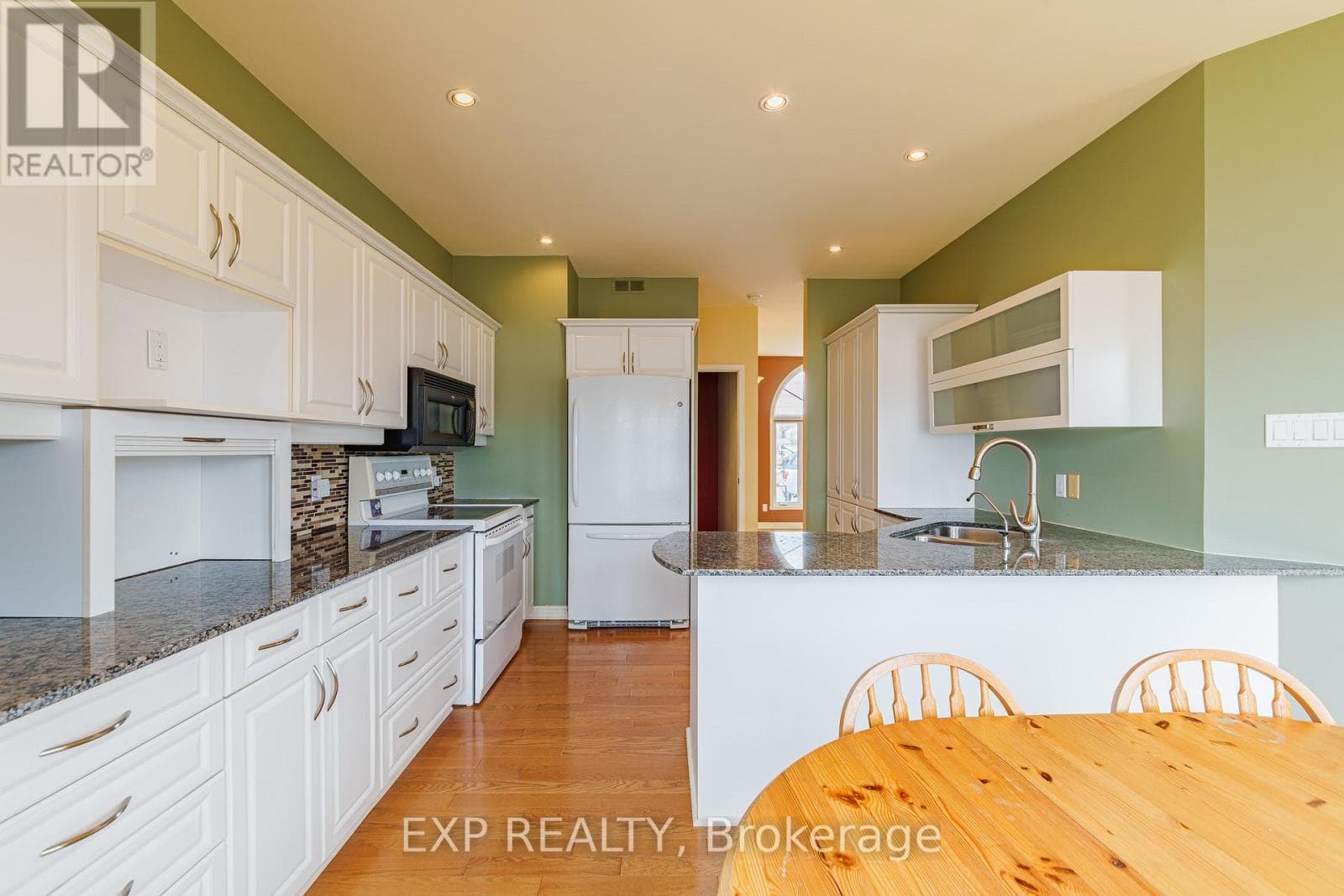 Single Family at 15 Rue Haute Rive Street, Alfred and Plantagenet, Ontario - Photo 9 - RE/MAX Garden City Realty