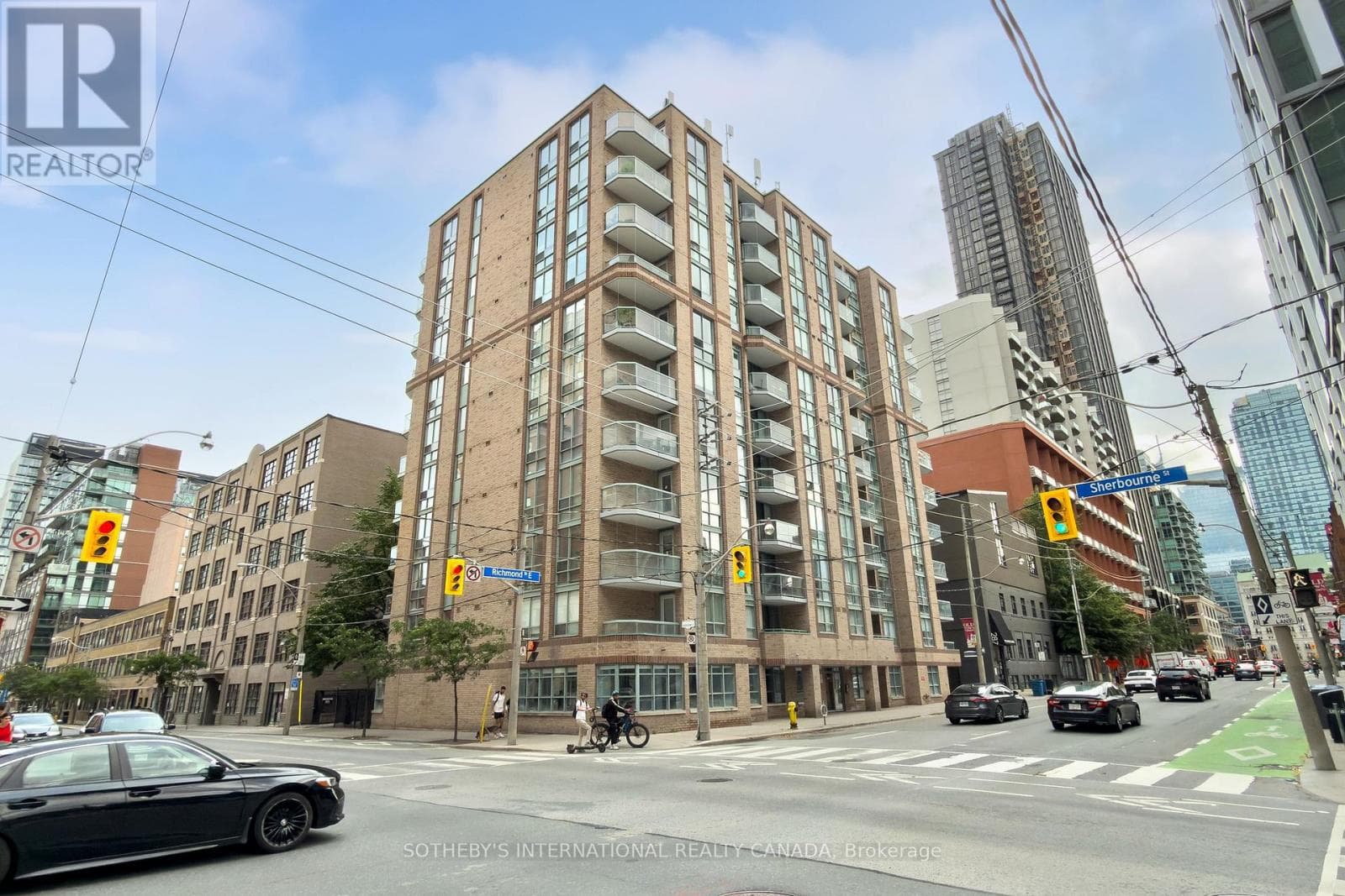 408- 311 Richmond Street