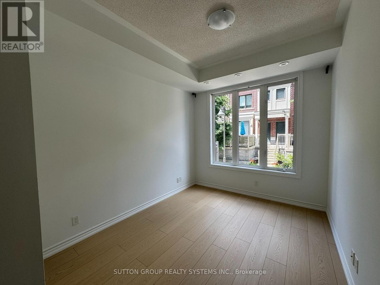 Single Family at 10- 90 Eastwood Park Gardens, Toronto (Long Branch), Ontario - Photo 6 - RE/MAX Garden City Realty