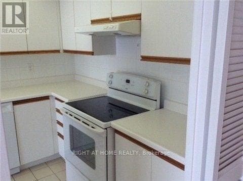 Single Family at 404- 5460 Yonge Street, Toronto (Willowdale West), Ontario - Photo 8 - RE/MAX Garden City Realty
