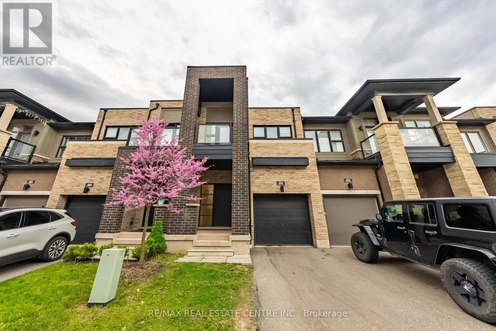 391 Athabasca Common