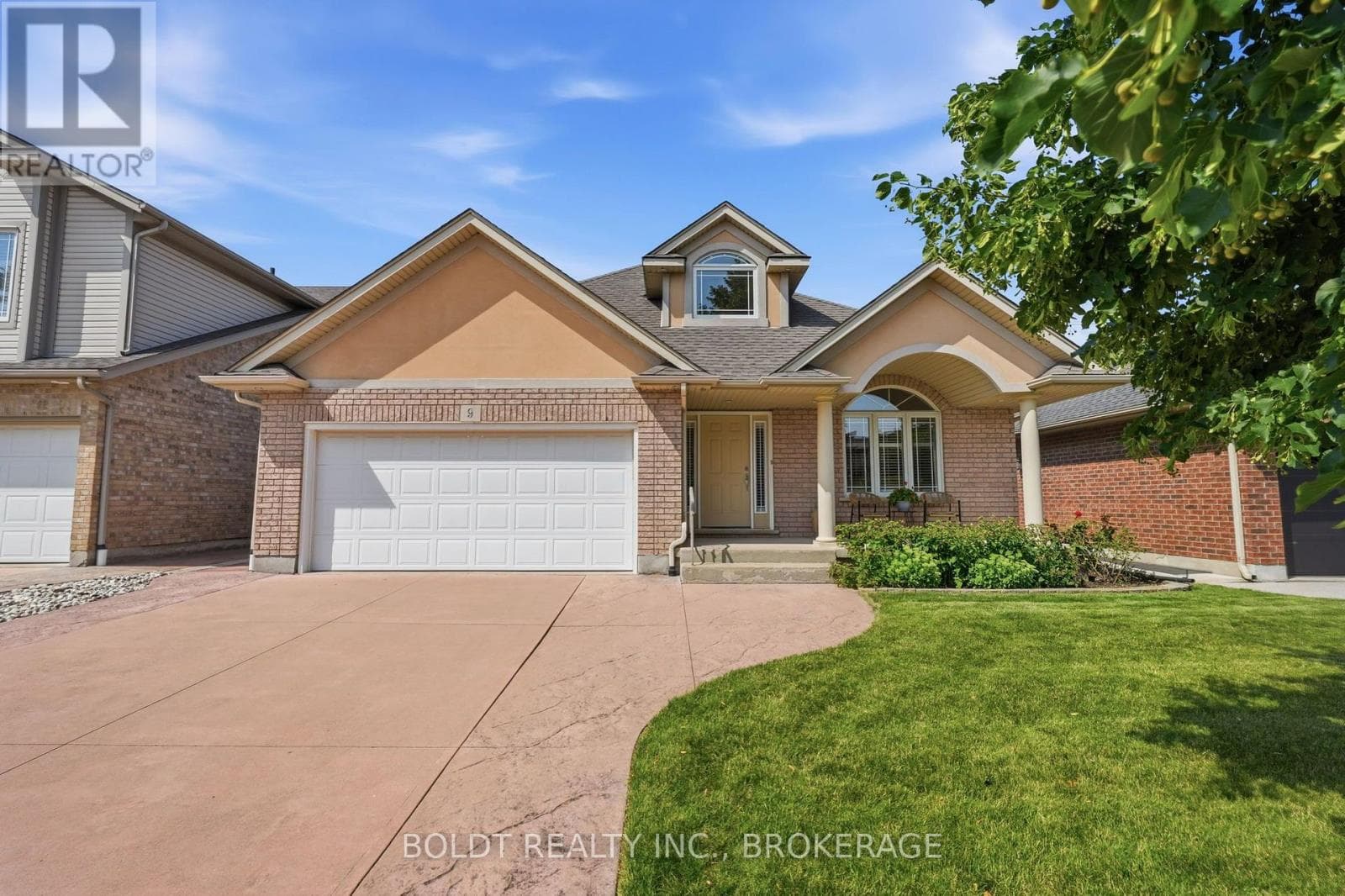 9 Nicholas Drive