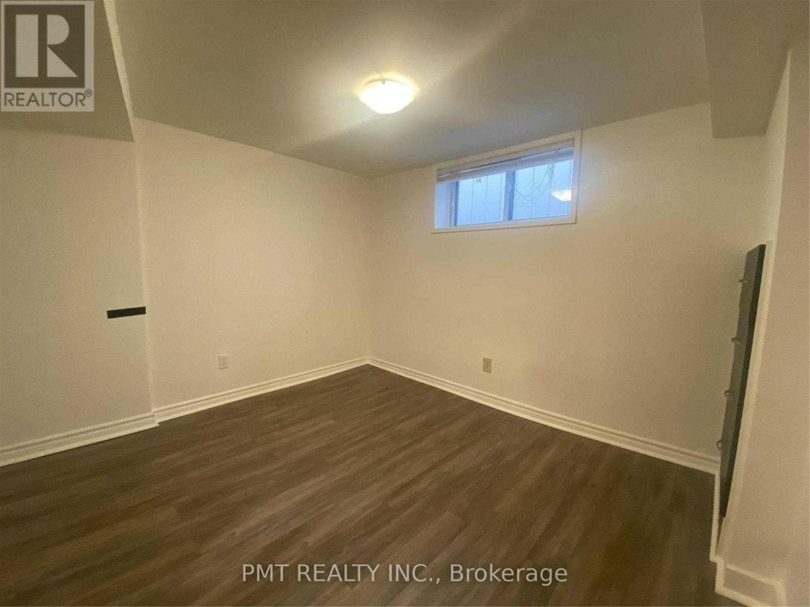 Single Family at Lower- 41 Park Street, Toronto (Birchcliffe-Cliffside), Ontario - Photo 6 - RE/MAX Garden City Realty