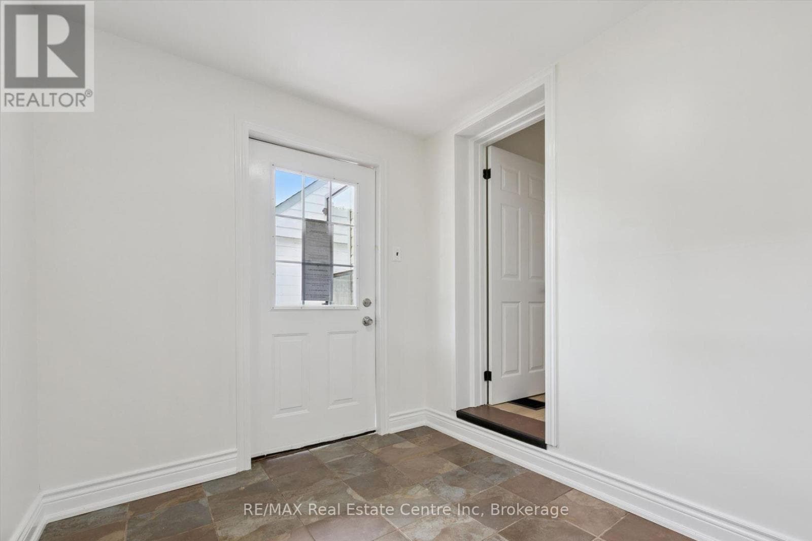 Single Family at 65 STEVENSON Street, Guelph (St. George's), Ontario - Photo 7 - RE/MAX Garden City Realty