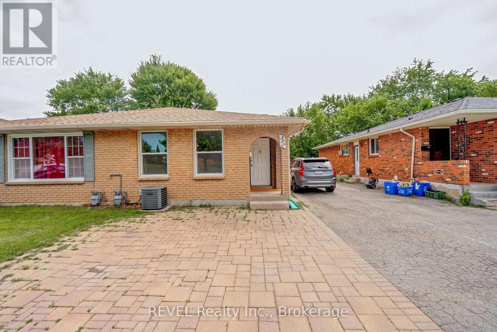 Single Family at 552 First Avenue, Welland (N. Welland), Ontario - Photo 2 - RE/MAX Garden City Realty