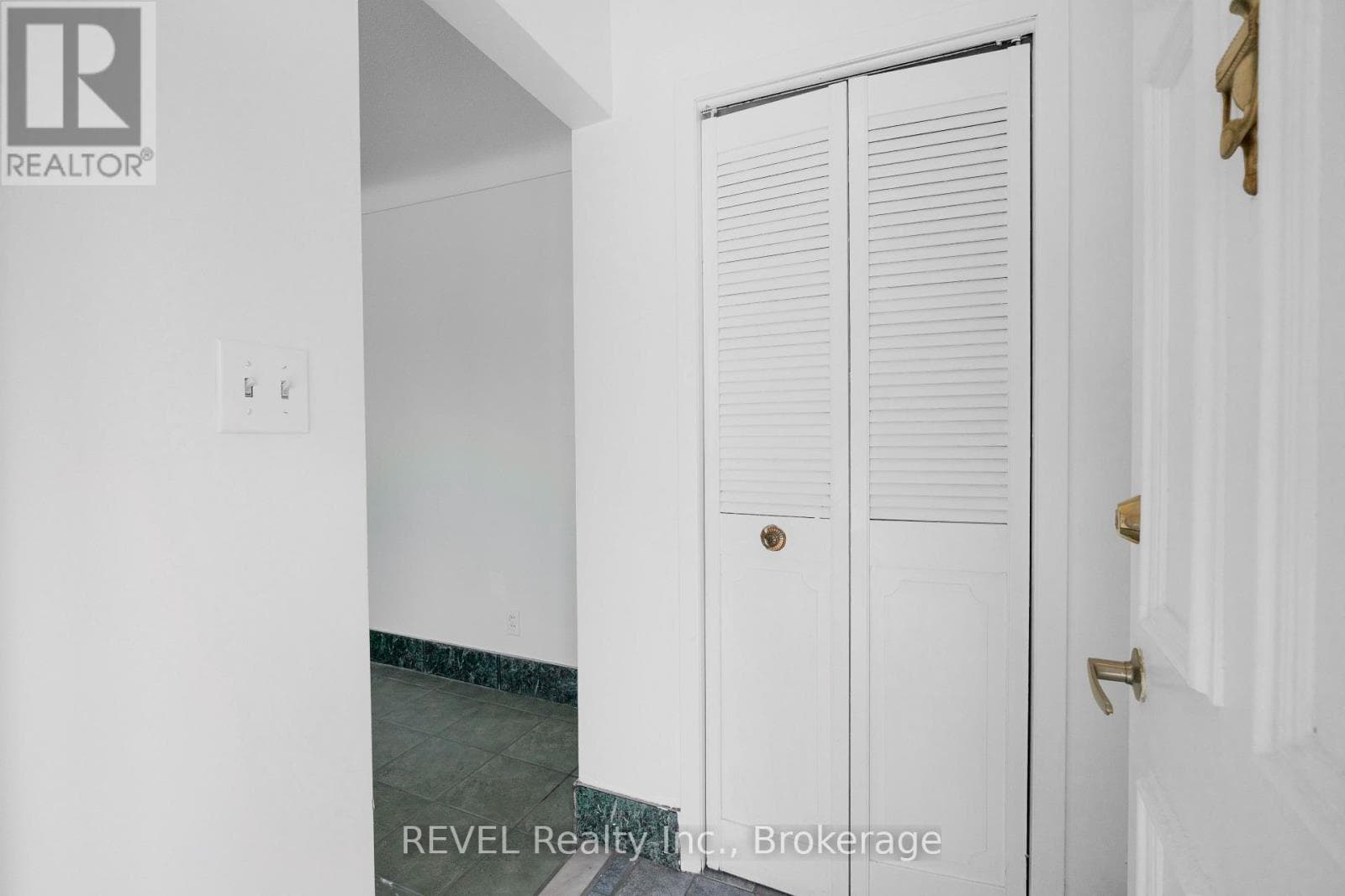 Single Family at 552 First Avenue, Welland (N. Welland), Ontario - Photo 5 - RE/MAX Garden City Realty