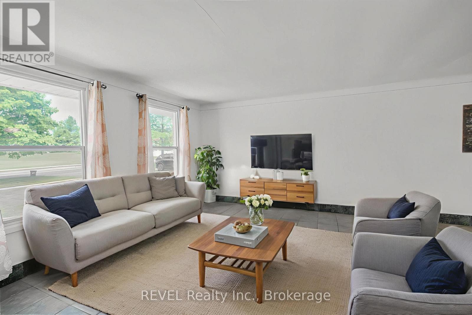 Single Family at 552 First Avenue, Welland (N. Welland), Ontario - Photo 6 - RE/MAX Garden City Realty