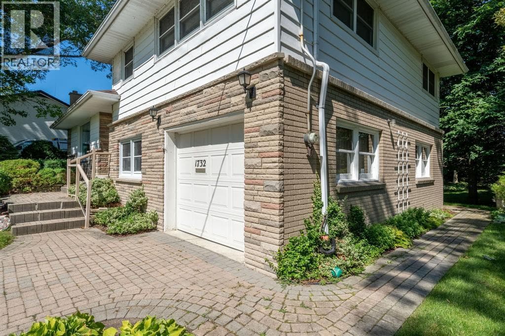 Single Family at 1732 Rutherglen Close, Sarnia, Ontario - Photo 8 - RE/MAX Garden City Realty
