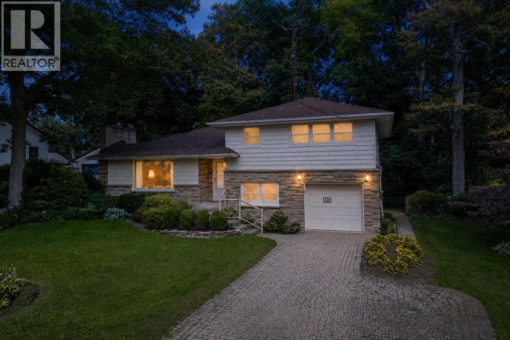 Single Family at 1732 Rutherglen Close, Sarnia, Ontario - Photo 2 - RE/MAX Garden City Realty