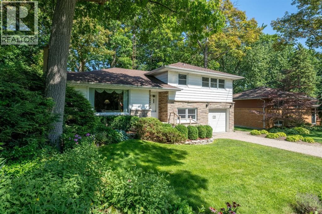 Single Family at 1732 Rutherglen Close, Sarnia, Ontario - Photo 4 - RE/MAX Garden City Realty