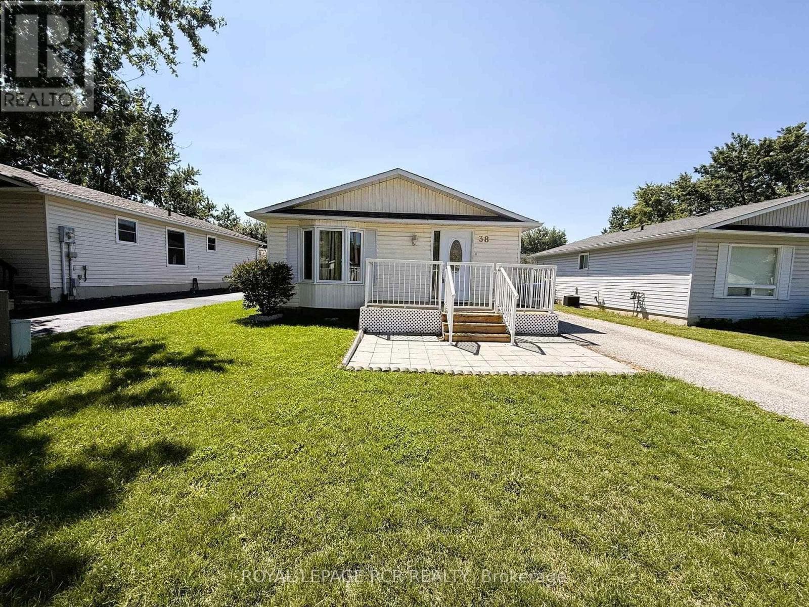 Single Family at 38 Royal Oak Drive, Innisfil (Cookstown), Ontario - Photo 2 - RE/MAX Garden City Realty