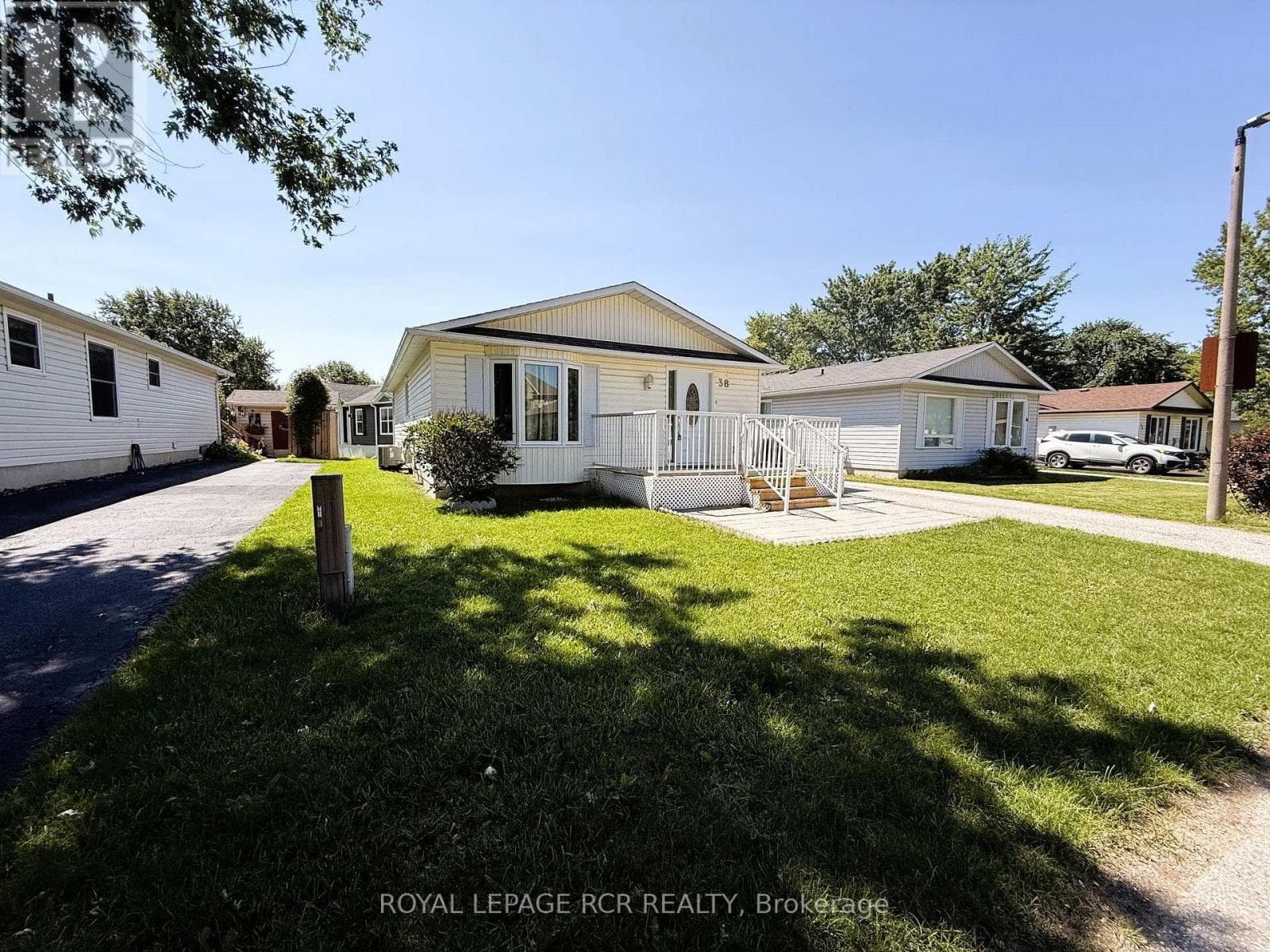 Single Family at 38 Royal Oak Drive, Innisfil (Cookstown), Ontario - Photo 4 - RE/MAX Garden City Realty
