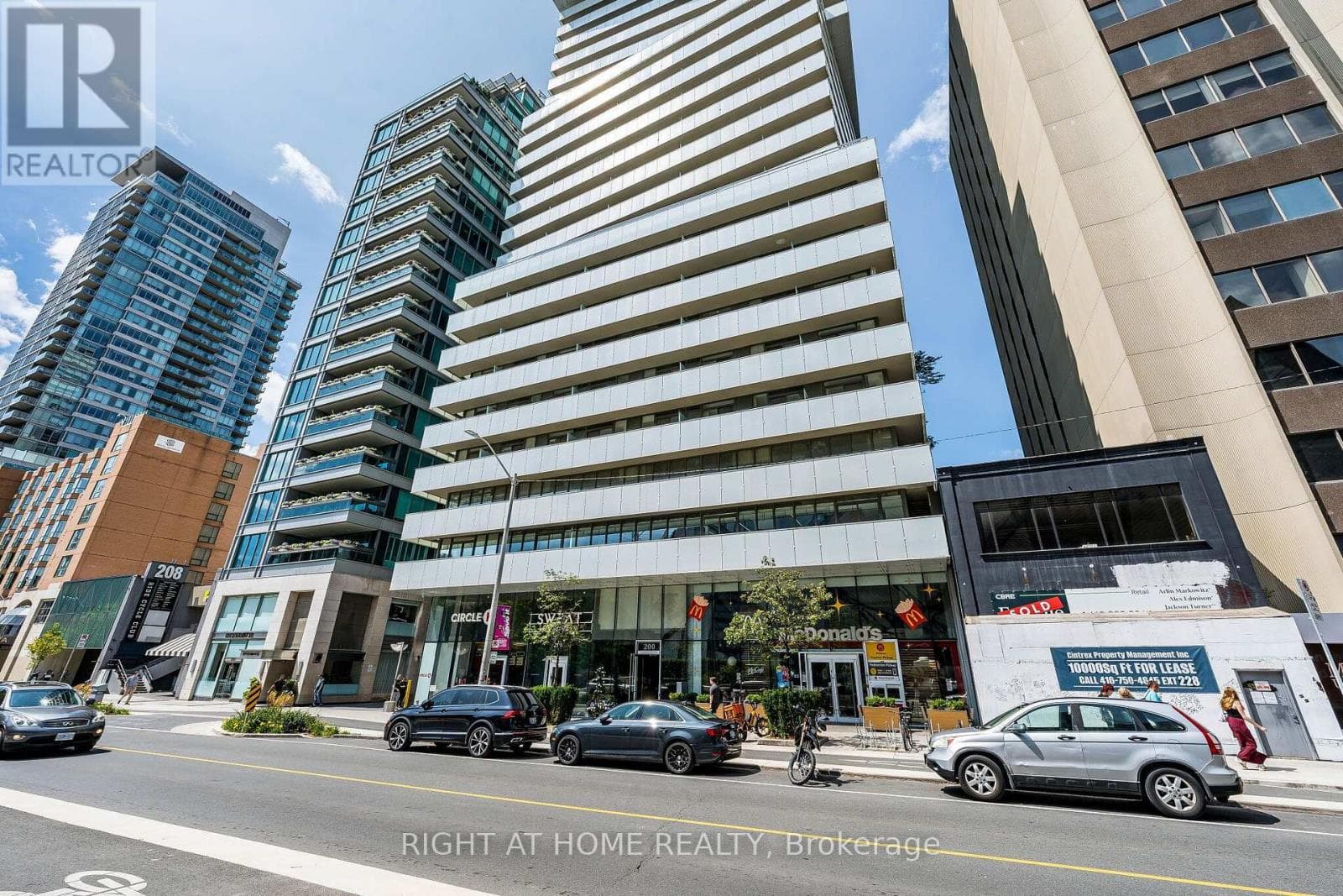 1604- 200 Bloor Street