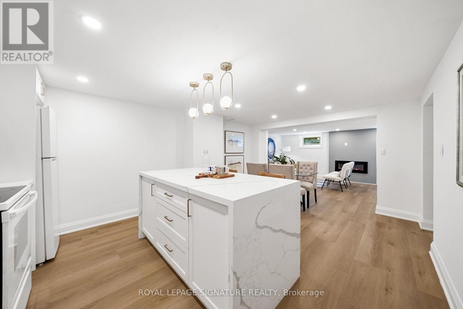 Lower- 247 Kathryn Crescent
