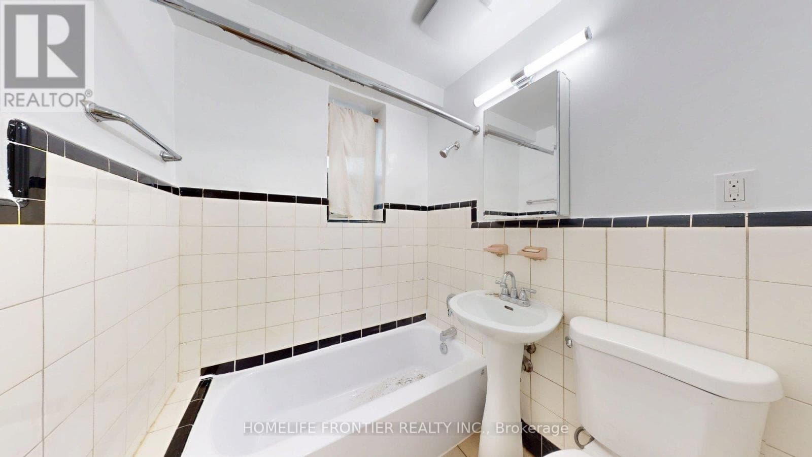 Multi-family at #2- 1110 Weston Road, Toronto (Mount Dennis), Ontario - Photo 8 - RE/MAX Garden City Realty