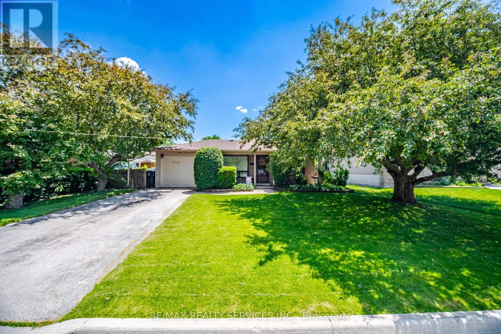 15 Ferndale Crescent