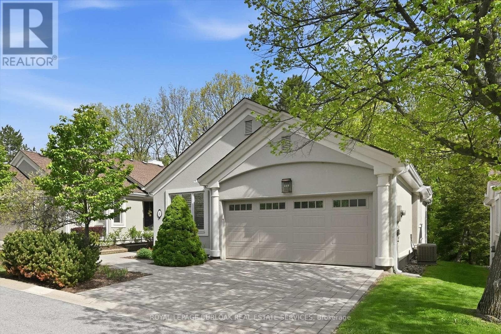 Single Family at 4- 1095 Skyview Drive, Burlington (Tyandaga), Ontario - Photo 3 - RE/MAX Garden City Realty