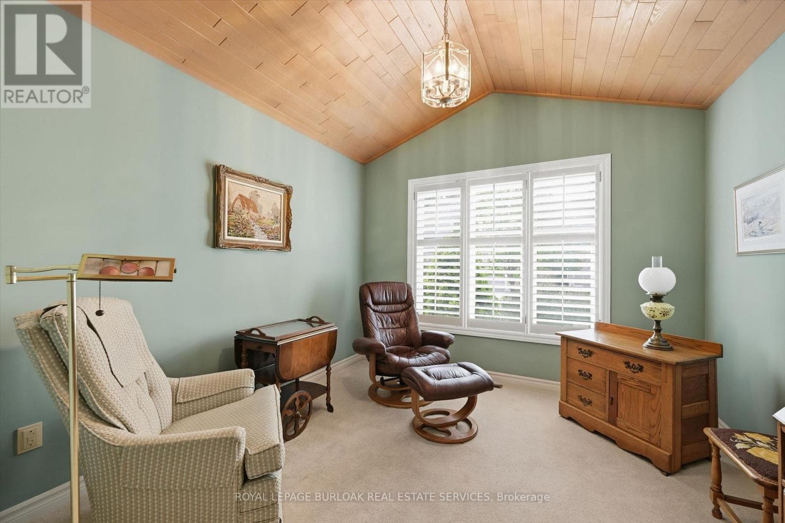 Single Family at 4- 1095 Skyview Drive, Burlington (Tyandaga), Ontario - Photo 6 - RE/MAX Garden City Realty