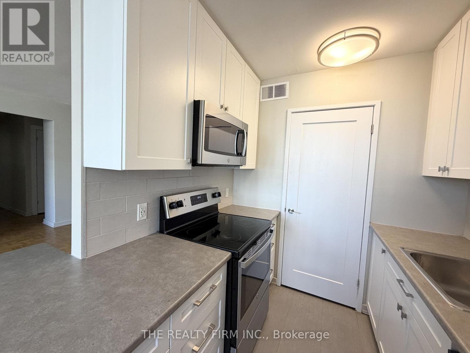 Single Family at 903- 1209 Richmond Street, London East (East B), Ontario - Photo 5 - RE/MAX Garden City Realty