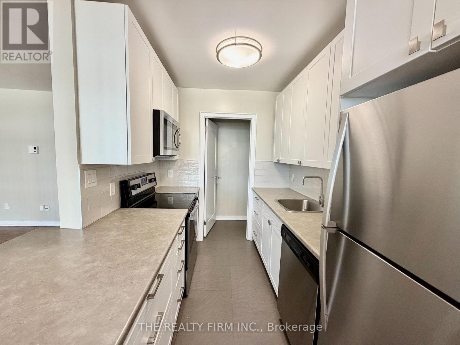 Single Family at 703- 1209 Richmond Street, London East (East B), Ontario - Photo 4 - RE/MAX Garden City Realty