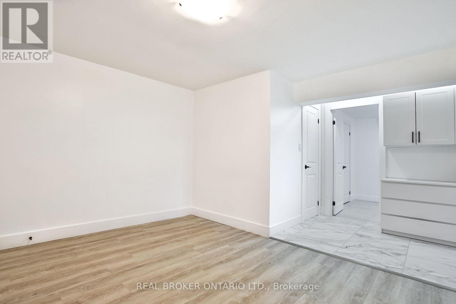 Single Family at 6- 252 Sixth Street, Toronto (New Toronto), Ontario - Photo 6 - RE/MAX Garden City Realty
