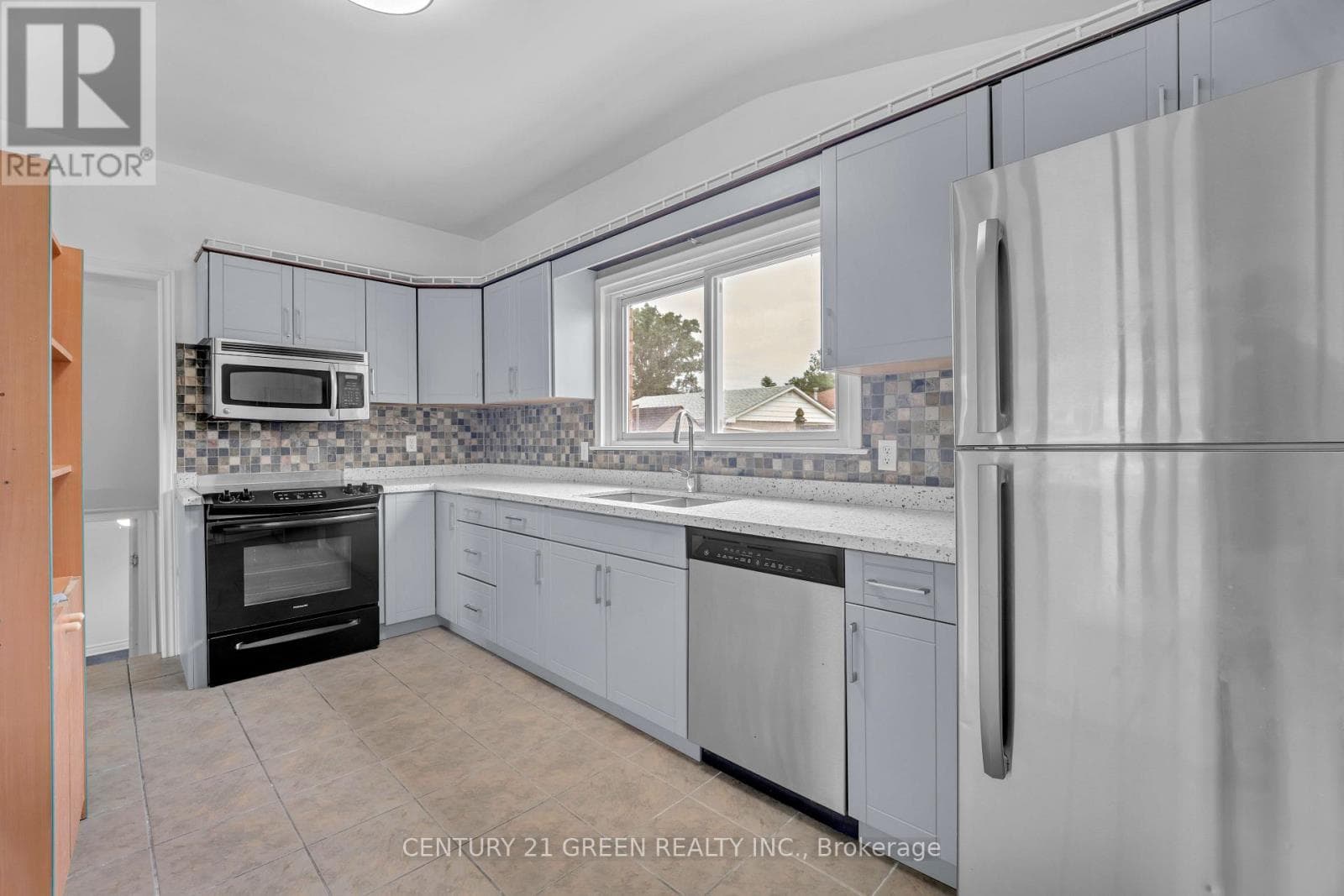 Single Family at 7340 WILSON Crescent, Niagara Falls (Oldfield), Ontario - Photo 10 - RE/MAX Garden City Realty