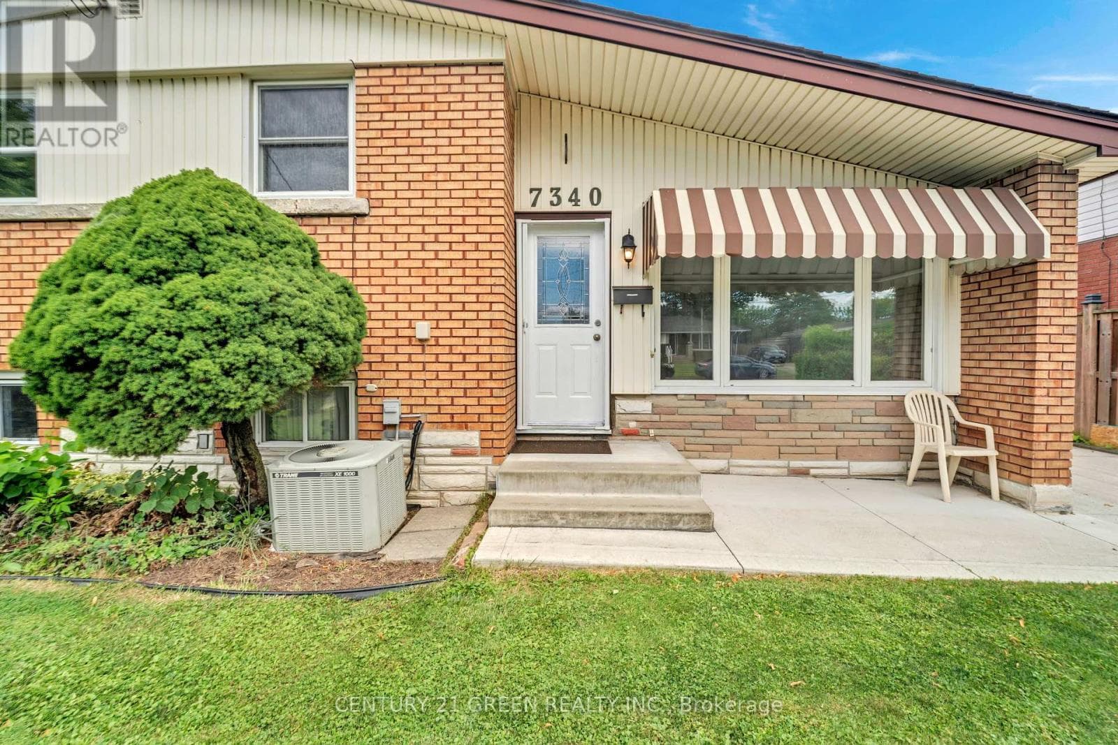 Single Family at 7340 WILSON Crescent, Niagara Falls (Oldfield), Ontario - Photo 3 - RE/MAX Garden City Realty