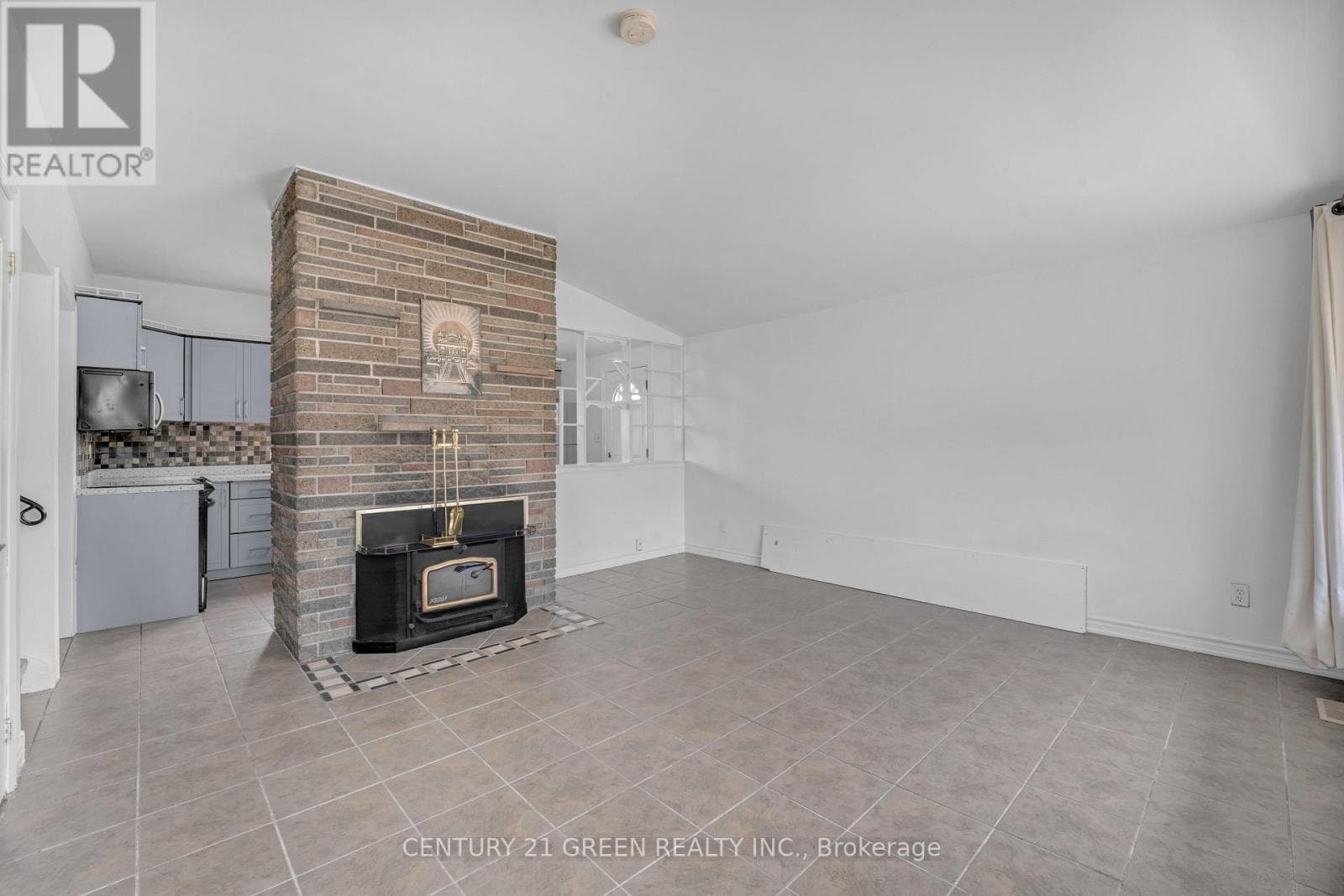 Single Family at 7340 WILSON Crescent, Niagara Falls (Oldfield), Ontario - Photo 5 - RE/MAX Garden City Realty