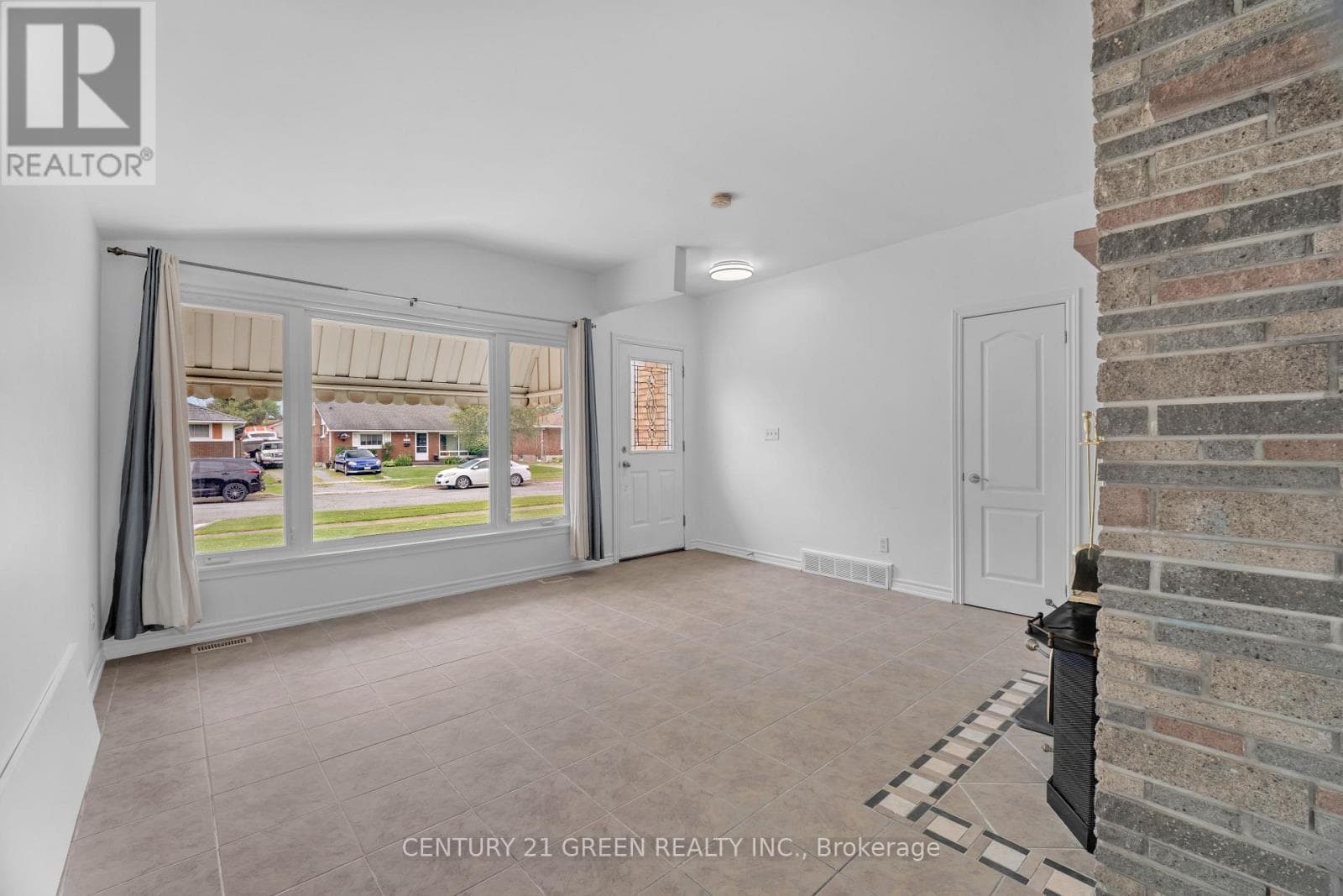Single Family at 7340 WILSON Crescent, Niagara Falls (Oldfield), Ontario - Photo 6 - RE/MAX Garden City Realty