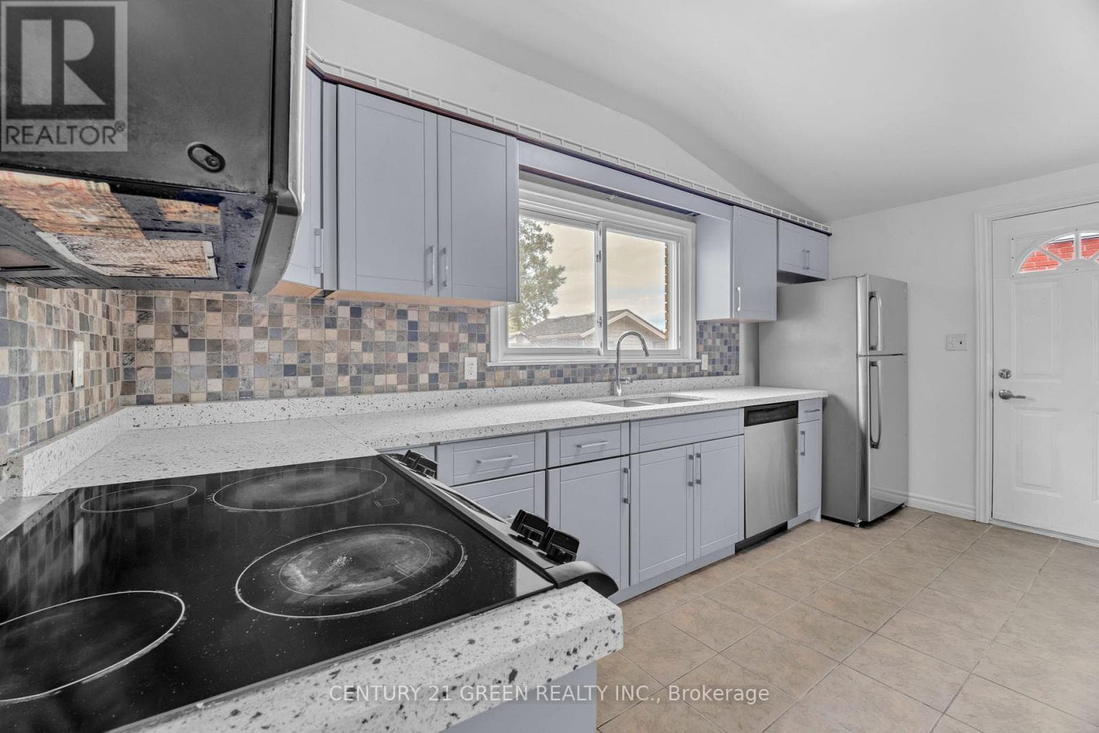 Single Family at 7340 WILSON Crescent, Niagara Falls (Oldfield), Ontario - Photo 9 - RE/MAX Garden City Realty