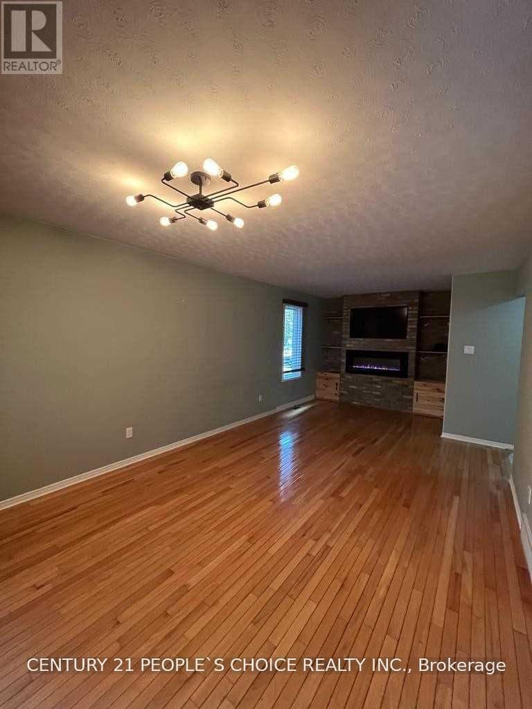 Single Family at 156 Pochard Lane, London East (East P), Ontario - Photo 2 - RE/MAX Garden City Realty