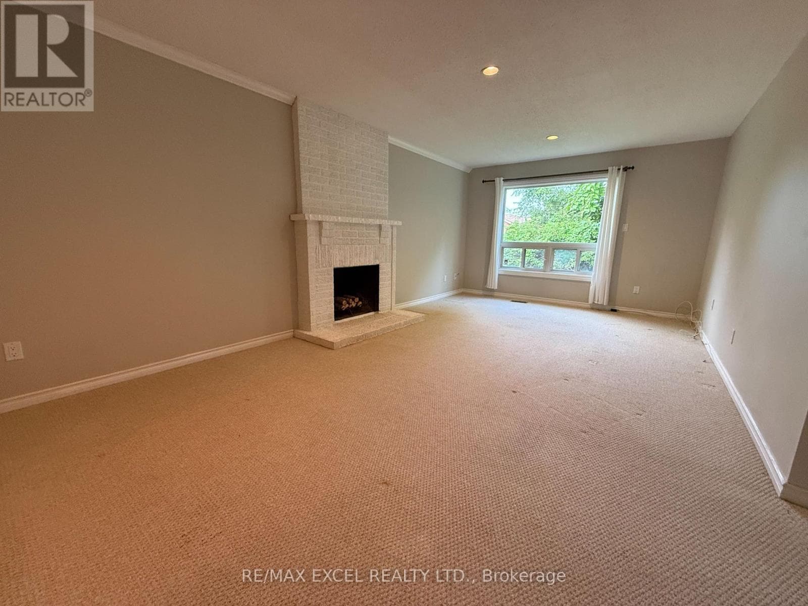 Single Family at Lower- 197 Lancaster Avenue, Newmarket (Bristol-London), Ontario - Photo 2 - RE/MAX Garden City Realty