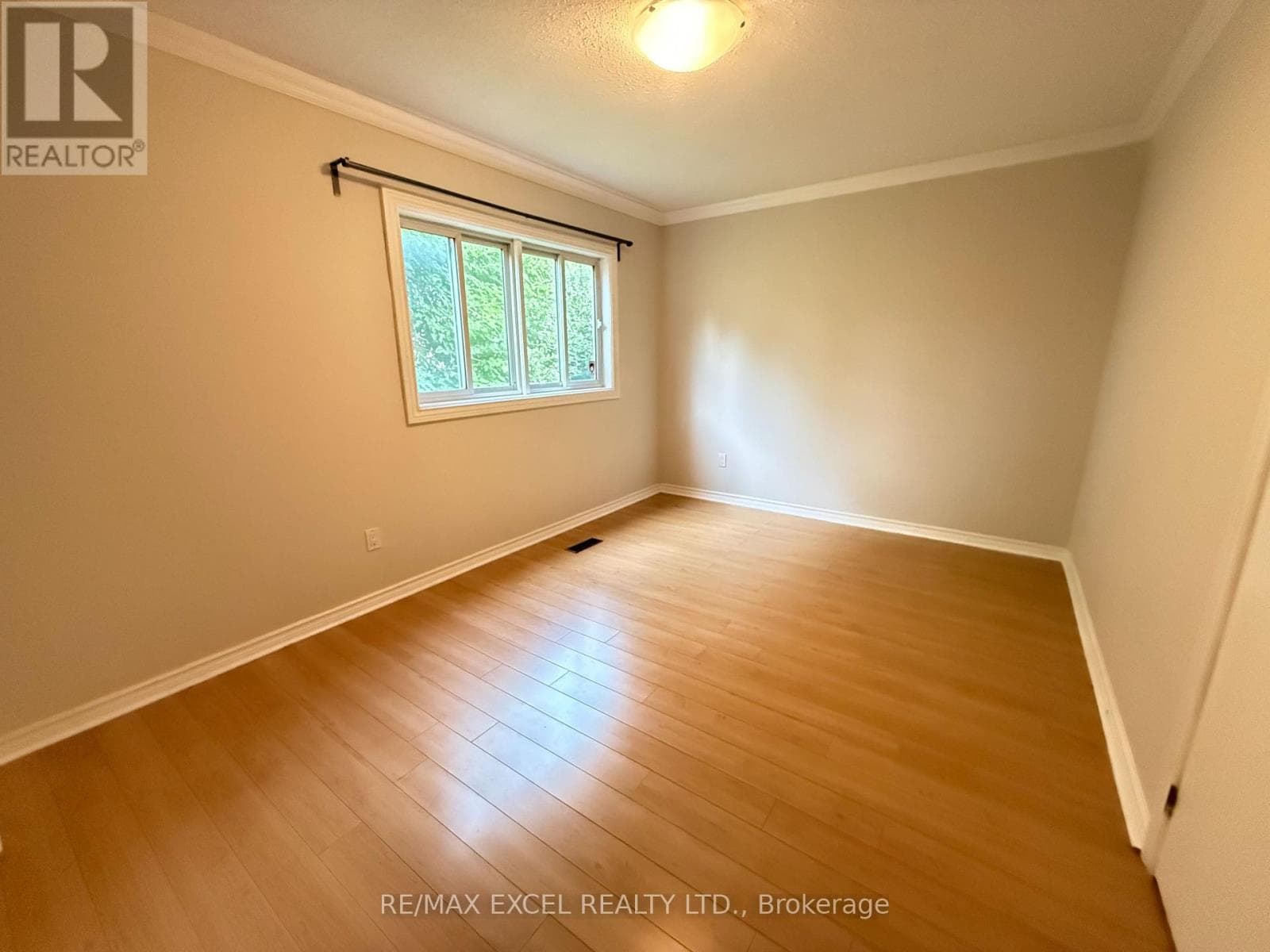 Single Family at Lower- 197 Lancaster Avenue, Newmarket (Bristol-London), Ontario - Photo 4 - RE/MAX Garden City Realty