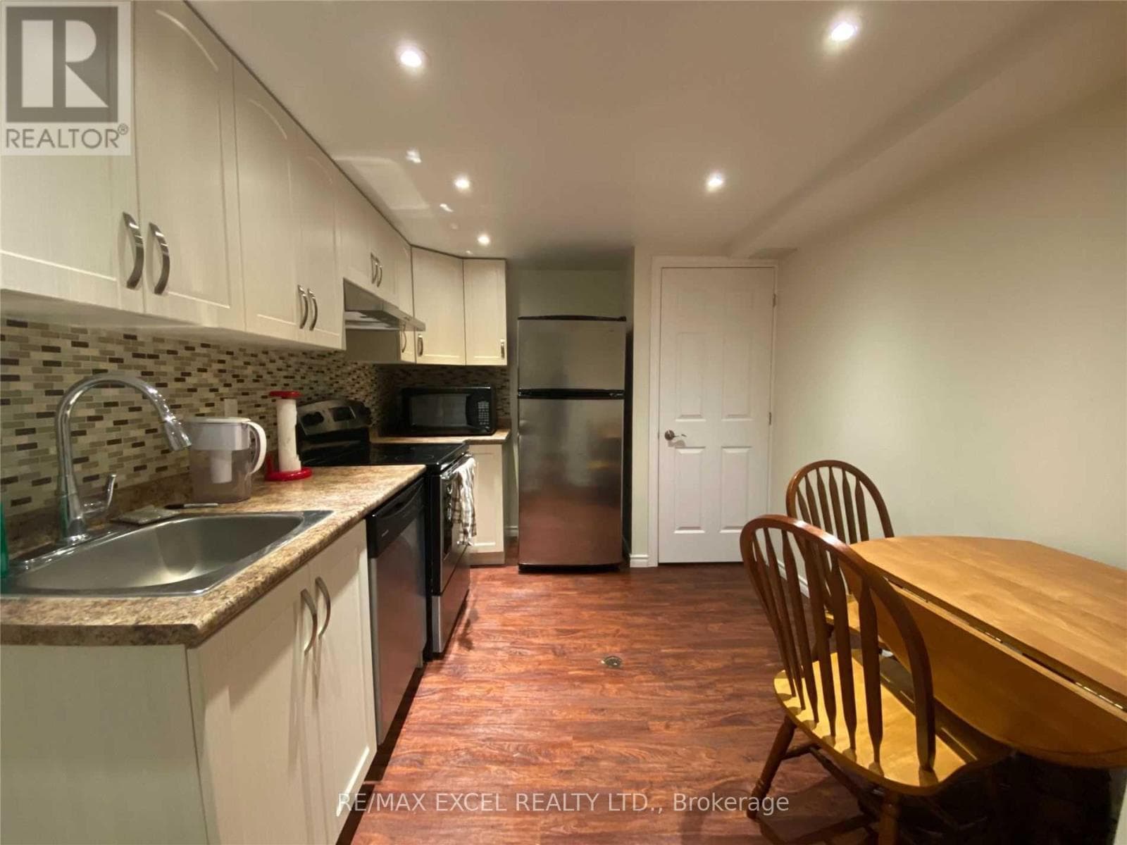 Single Family at Lower- 197 Lancaster Avenue, Newmarket (Bristol-London), Ontario - Photo 5 - RE/MAX Garden City Realty
