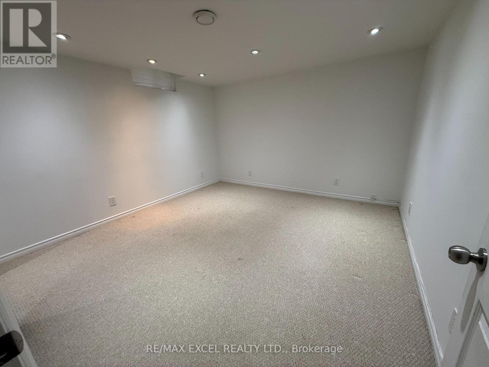 Single Family at Lower- 197 Lancaster Avenue, Newmarket (Bristol-London), Ontario - Photo 9 - RE/MAX Garden City Realty