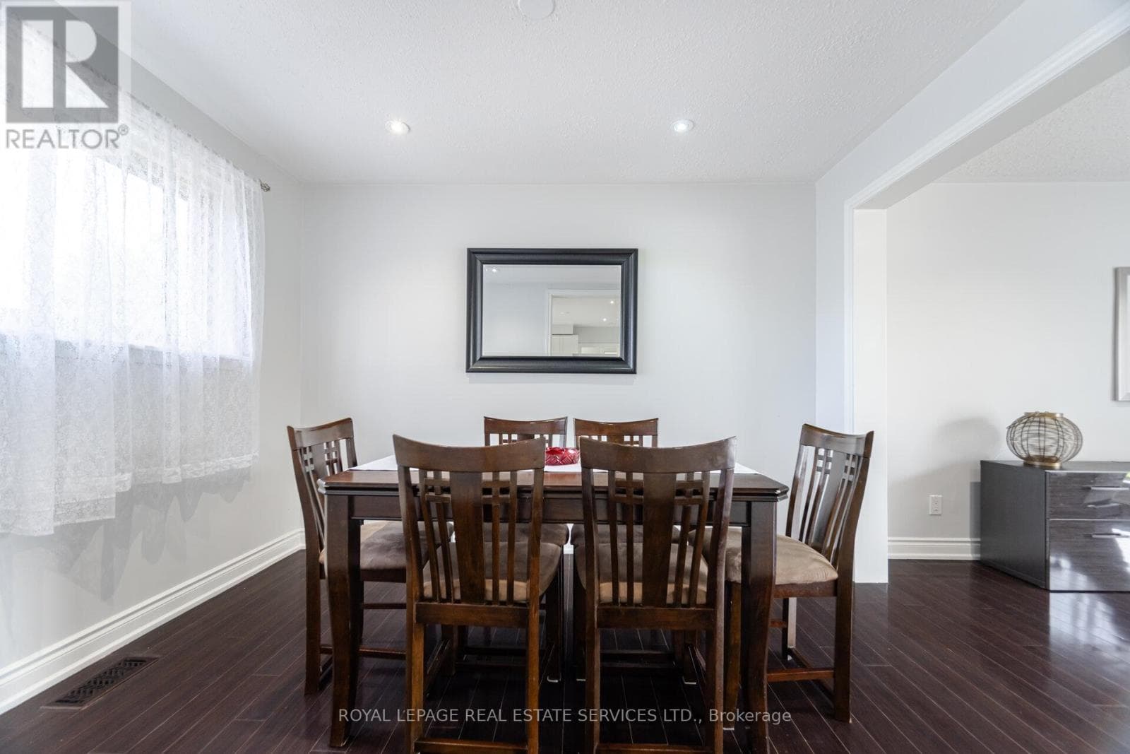 Single Family at 39 Aberdeen Crescent, Brampton (Avondale), Ontario - Photo 10 - RE/MAX Garden City Realty