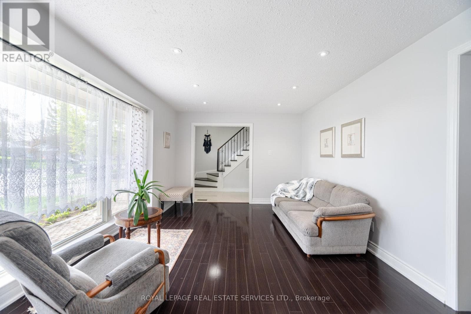Single Family at 39 Aberdeen Crescent, Brampton (Avondale), Ontario - Photo 6 - RE/MAX Garden City Realty