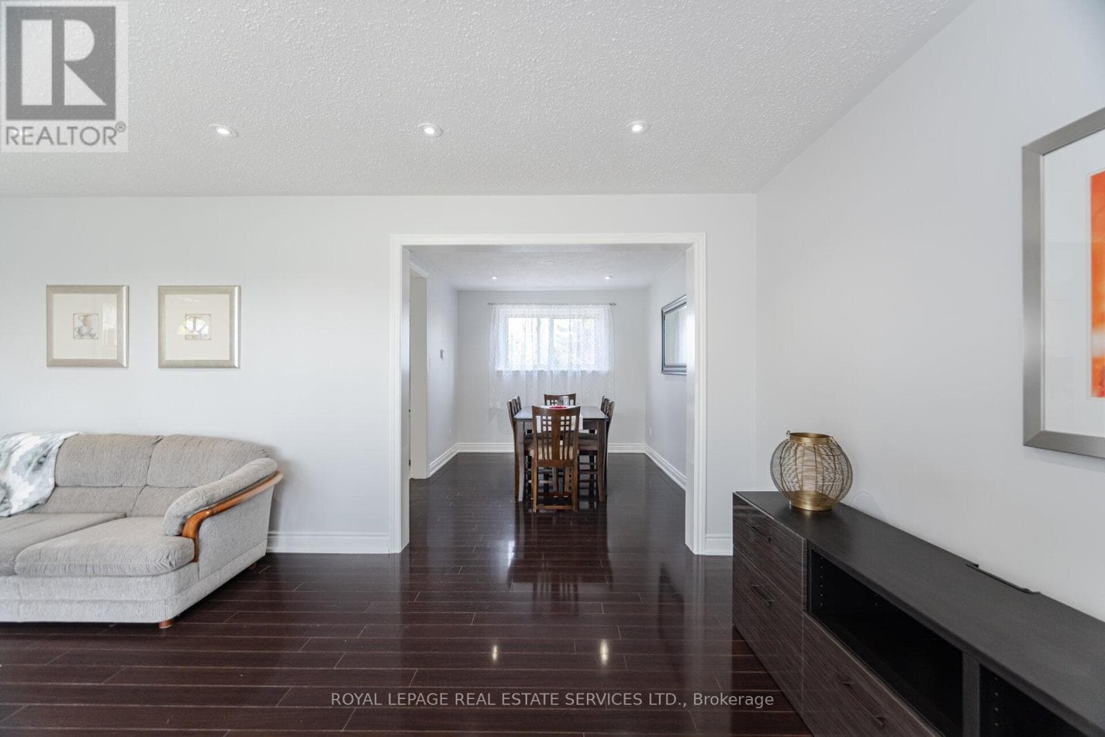 Single Family at 39 Aberdeen Crescent, Brampton (Avondale), Ontario - Photo 7 - RE/MAX Garden City Realty
