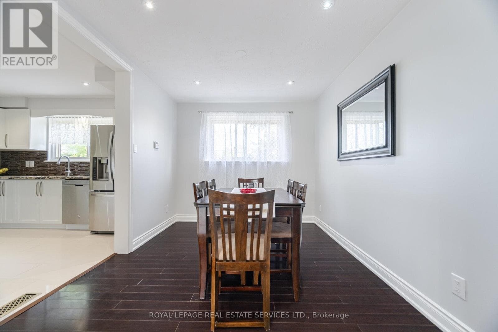 Single Family at 39 Aberdeen Crescent, Brampton (Avondale), Ontario - Photo 9 - RE/MAX Garden City Realty