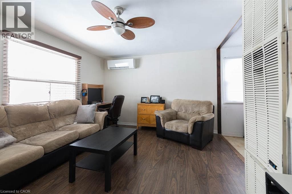 Single Family at 341 CORVETTE Street, Welland, Ontario - Photo 5 - RE/MAX Garden City Realty