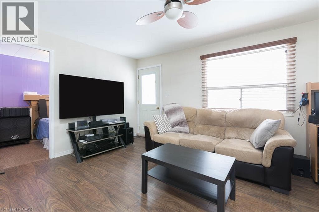 Single Family at 341 CORVETTE Street, Welland, Ontario - Photo 3 - RE/MAX Garden City Realty