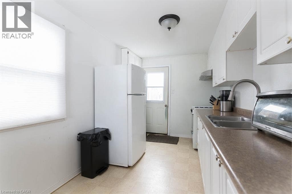 Single Family at 341 CORVETTE Street, Welland, Ontario - Photo 6 - RE/MAX Garden City Realty