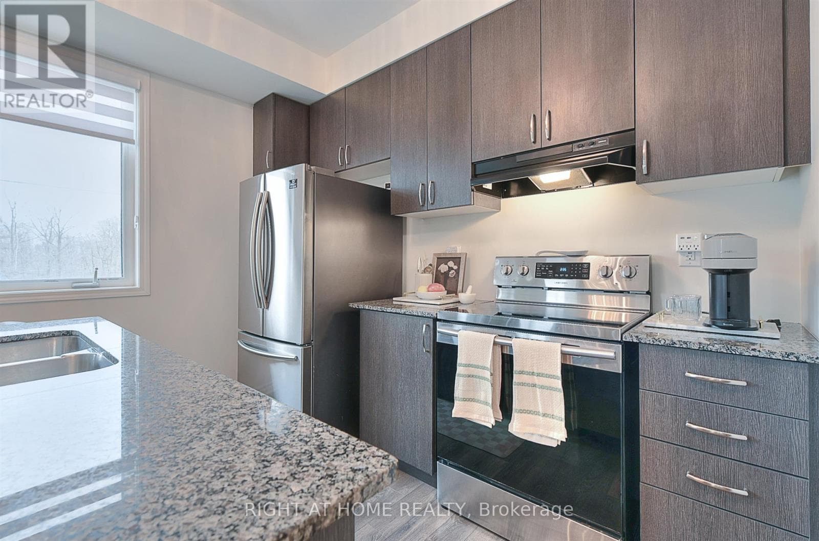 Single Family at 403- 1148 Dragonfly Ave Avenue, Pickering, Ontario - Photo 7 - RE/MAX Garden City Realty