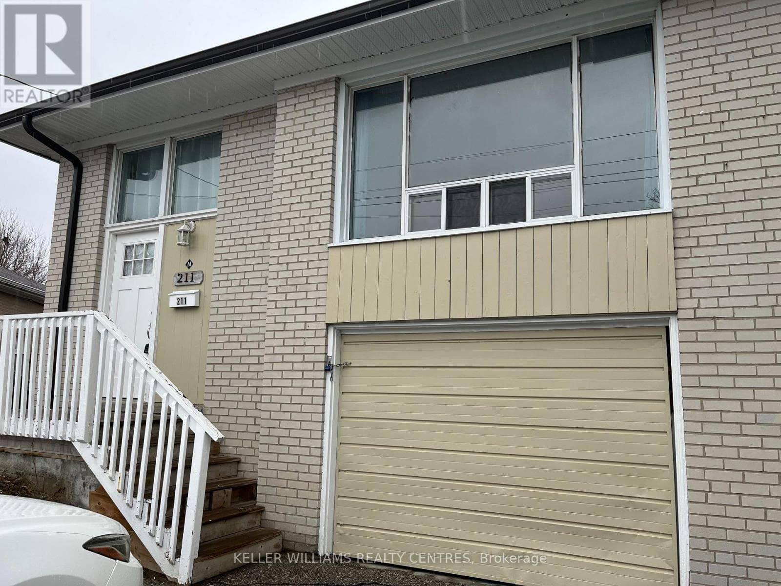 Upper- 211 Silverbirch Drive