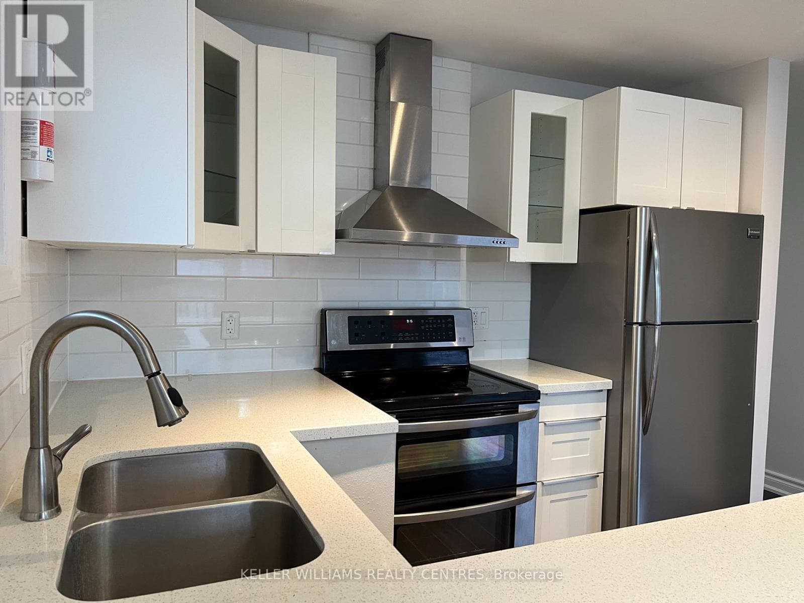 Multi-family at Upper- 211 Silverbirch Drive, Newmarket (Bristol-London), Ontario - Photo 2 - RE/MAX Garden City Realty