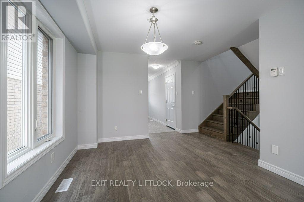 Single Family at 238 O'Neil Street, Peterborough (Monaghan Ward 2), Ontario - Photo 7 - RE/MAX Garden City Realty