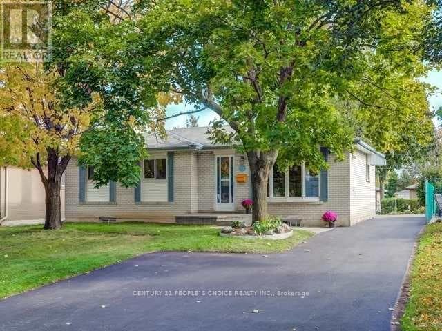 13 Brookdale Crescent
