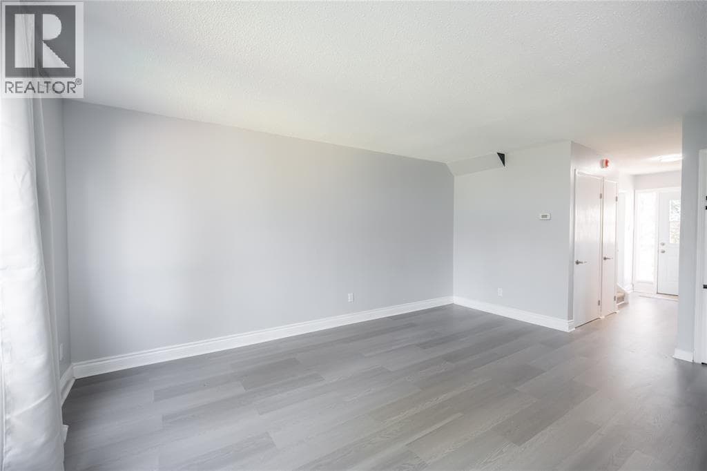 Single Family at 405 Cardiff Place, Sarnia, Ontario - Photo 6 - RE/MAX Garden City Realty
